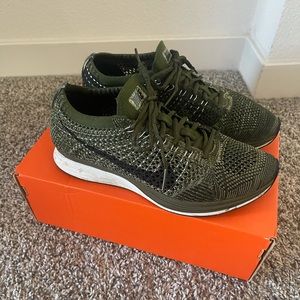 Nike Flyknit Racer - Olive Green